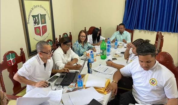 Aapertura del sobre ( A ) de licitación pública para la construcción de Aceras y Contenes