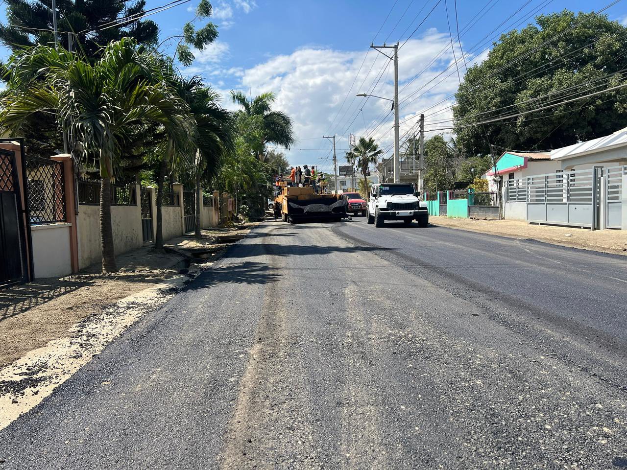 Trabajos de bacheo en la Calle Principal